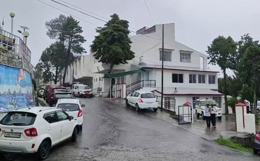 टिहरी जिले में लगातार बारिश का सिलसिला जारी, डीएम के निर्देश पर अलर्ट मोड परअधिकारी