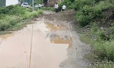 रौलाकोट–मदन नेगी मार्ग 8 घंटे से बंद, जान जोखिम में डालकर दोपहिया वाहनों से सफर कर रहे लोग