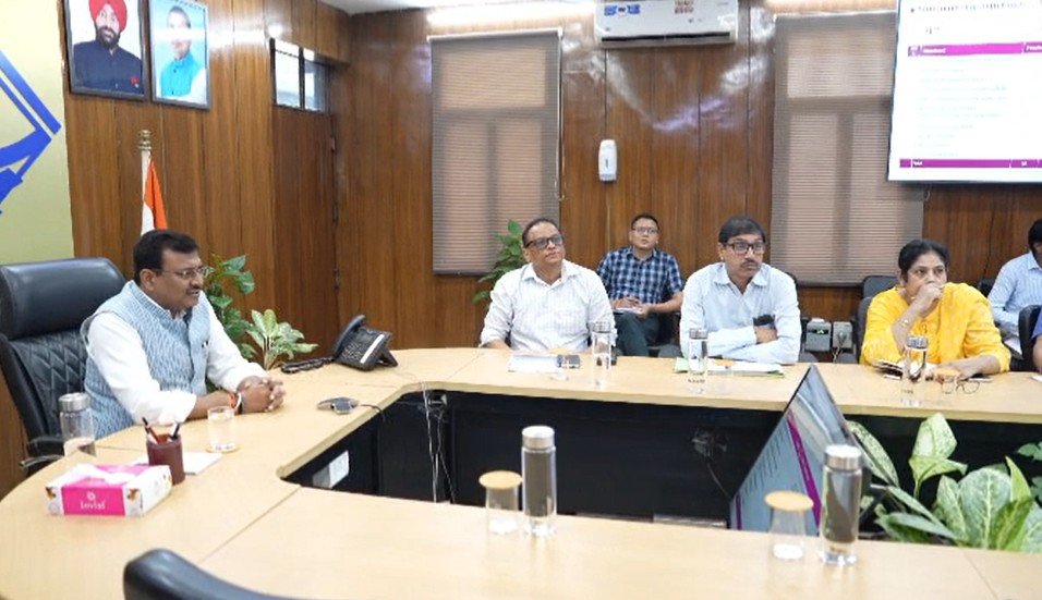 CS ने की ग्रोथ सेंटर्स की प्रगति की समीक्षा, अधिकारियों से ली जानकारी