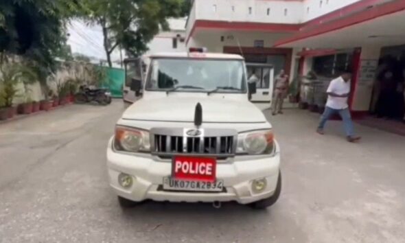 रामनगर में पुलिस और बदमाश के बीच मुठभेड़, जवाबी फायरिंग में एक के पैर में लगी गोली