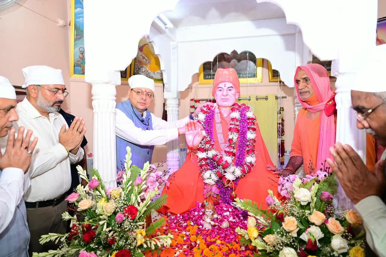 CM धामी ने संतों को बताया धर्म-संस्कृति और राष्ट्र की ताकत, केदारनाथ से हरिद्वार तक गिनाईं योजनाएं