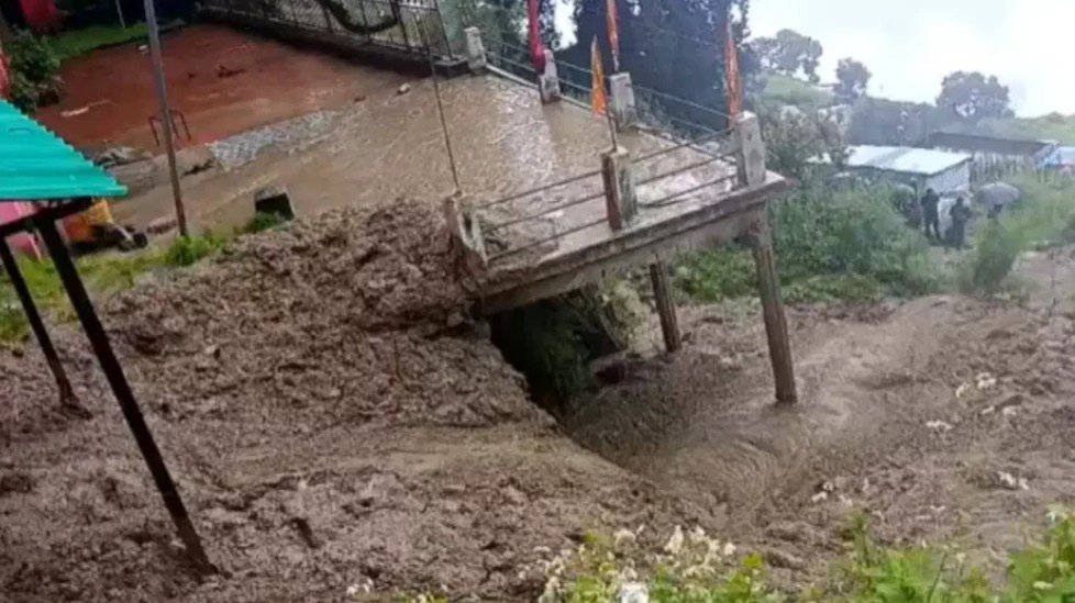 चमोली के किमाणा गांव में फिर बरपा बारिश का कहर, रातभर दहशत में जागते रहे ग्रामीण