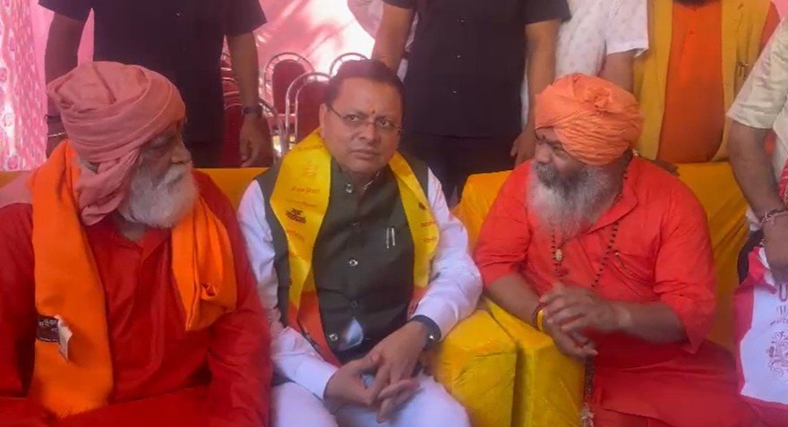 टपकेश्वर महादेव की भव्य शोभायात्रा में शामिल हुए CM धामी, पूजा-अर्चना कर प्रदेश की सुख-समृद्धि की कामना