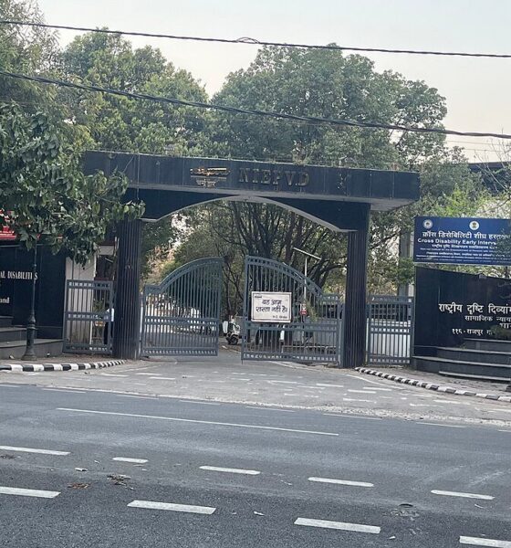 NIEPVD में दिव्यांग छात्रों का फूटा गुस्सा, क्लास छोड़ प्रशासनिक भवन पर प्रदर्शन, स्थायी निदेशक समेत कई मांगें