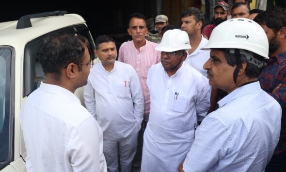 THDC टनल हादसे के बाद सरकार का बड़ा कदम, श्रमिकों से मिले मंत्री