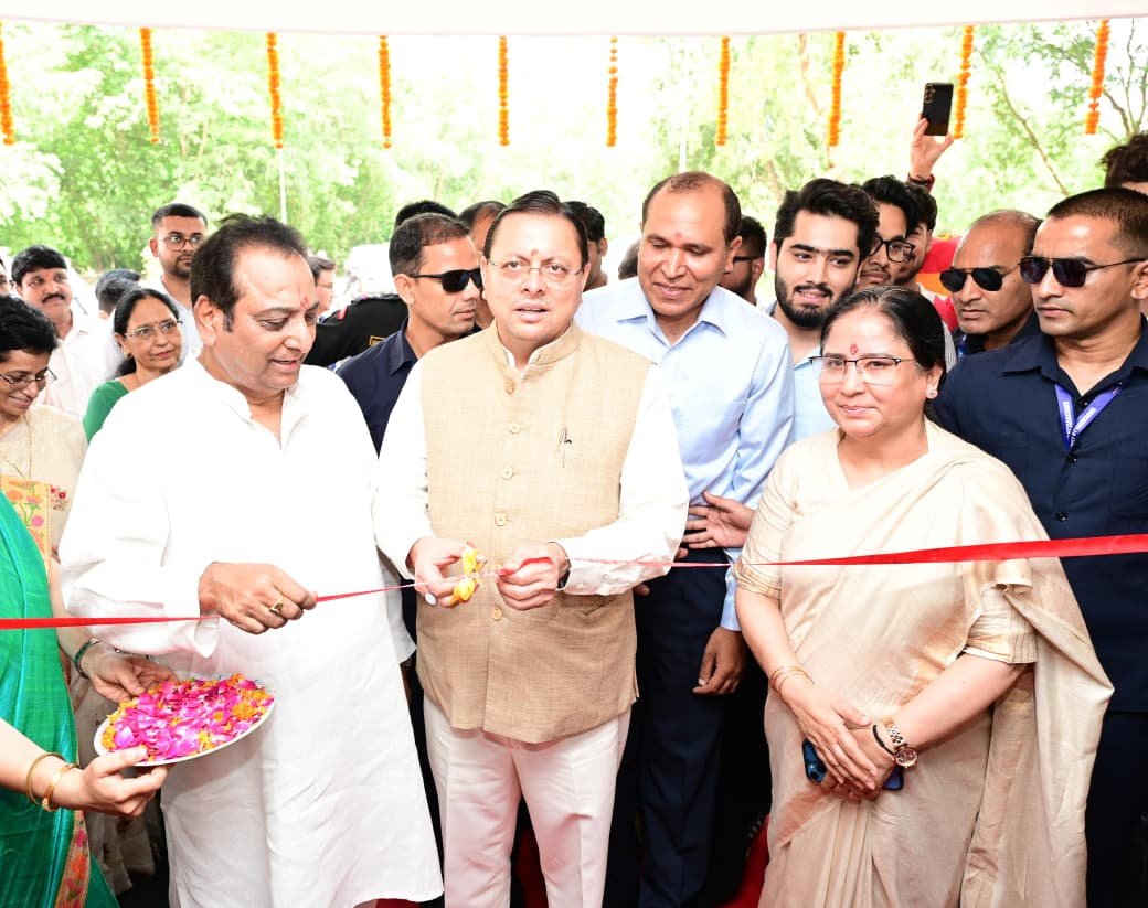 CM ने दून विश्वविद्यालय के दीक्षारम्भ सत्र का किया शुभारंभ, कम्युनिटी रेडियो स्टेशन 88.4 FM भी किया शुरू