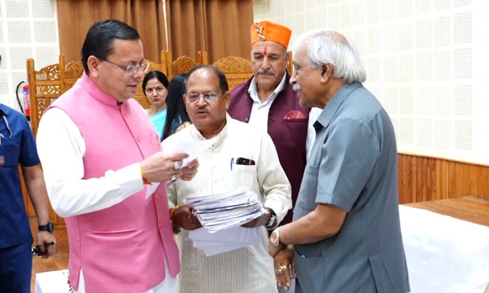 मुख्यमंत्री ने मुख्यमंत्री कैंप कार्यालय में सुनीं जन समस्याएं, शीघ्र समाधान सुनिश्चित करने के दिए निर्देश