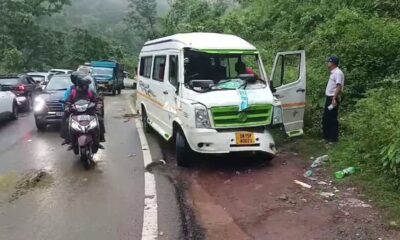 कोटद्वार में हाथियों का तांडव, शिक्षकों से भरे टेंपो ट्रैवलर समेत कई वाहनों में तोड़फोड़