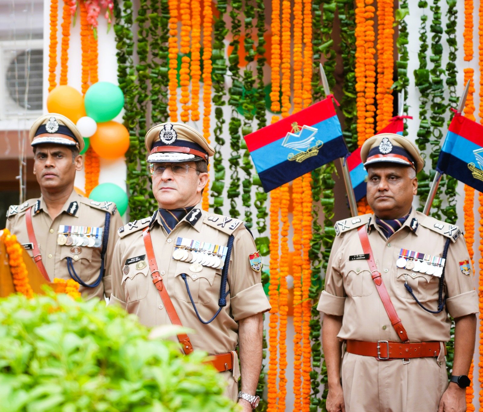पुलिस मुख्यालय में DGP दीपम सेठ ने फहराया तिरंगा, उत्कृष्ट पुलिसकर्मियों को किया सम्मानित