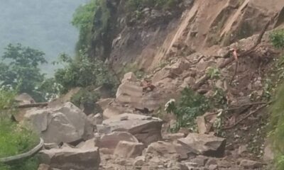 पहाड़ी दरकने से यातायात पूरी तरह ठप, NHAI राहत कार्य में जुटी…