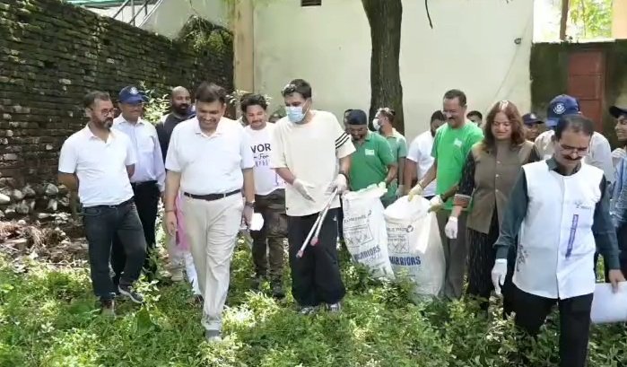 जिलाधिकारी डॉ. आशीष चौहान ने लिया जायजा
