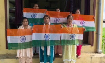 हर घर लहराएगा दून का हैंडमेड तिरंगा, देहरादून में समूह की महिलाएं बना रहीं तिरंगा