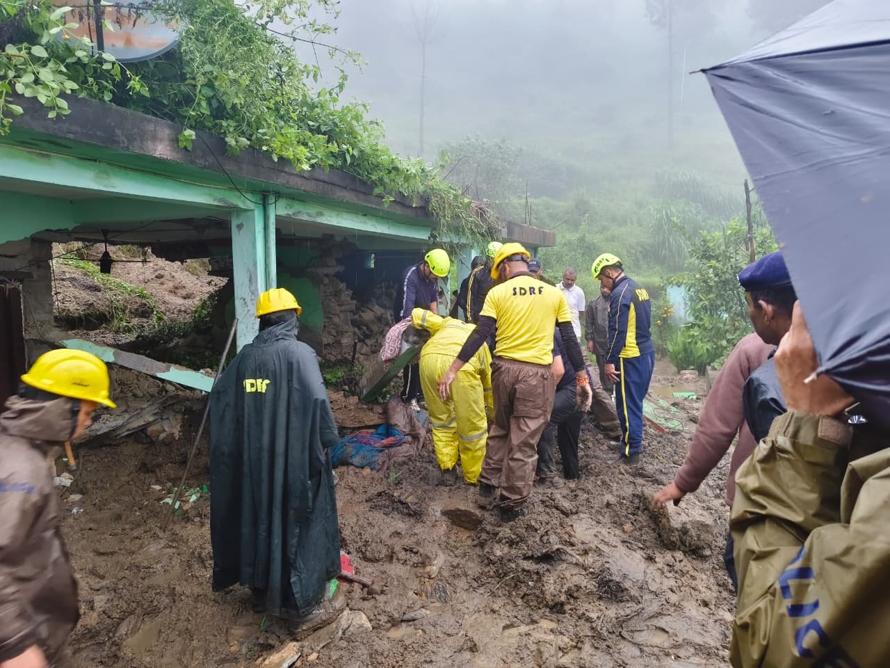 अल्मोड़ा में मकान ढहने से तीन लोगों की मौत, SDRF ने मलबे से बरामद किए शव