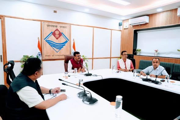 बिना बताए ड्यूटी से गायब डॉक्टरों की खैर नहीं! मुख्य सचिव ने मांगी पूरी सूची