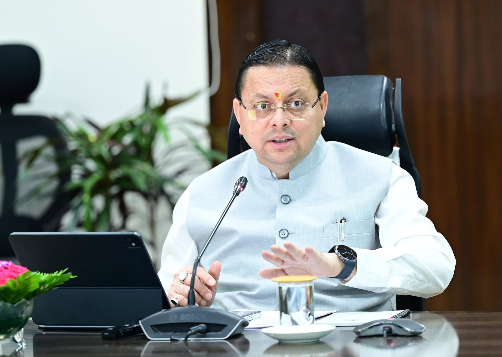 सीएम धामी ने सड़कों को गड्ढा मुक्त करने के दिए निर्देश, 15 अक्टूबर के बाद खुद करेंगे औचक निरीक्षण