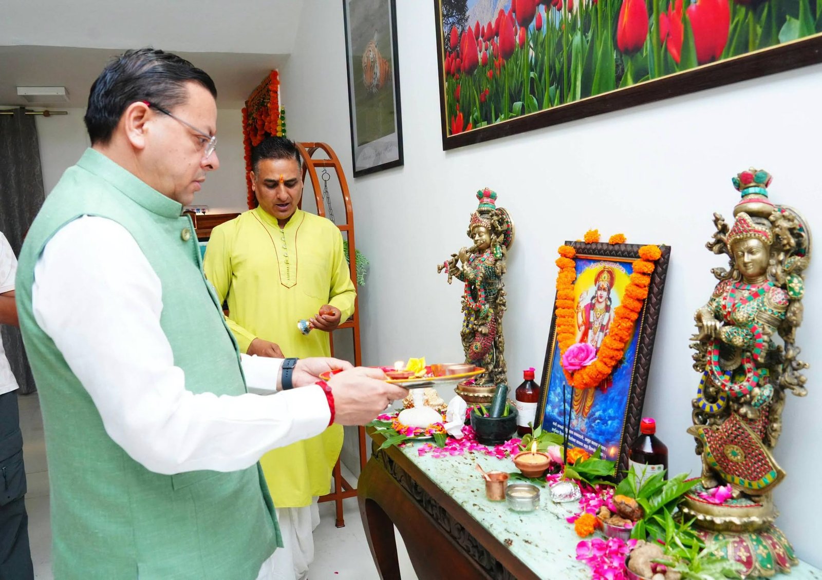 सीएम धामी ने आयुर्वेद दिवस पर की भगवान धन्वन्तरि की पूजा, की प्रदेशवासियों के आरोग्य की कामना