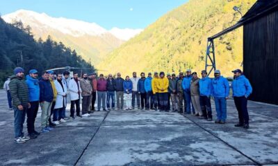 कालिंदी पास क्षेत्र में फंसे 8 ट्रेकर्स को सुरक्षित निकाला, सभी को हेलीकॉप्टर से पहुंचाया हर्षिल