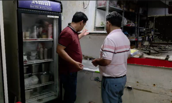 हरिद्वार में खाद्य विभाग का छापा, तेल-आइसक्रीम के सैंपल लिए
