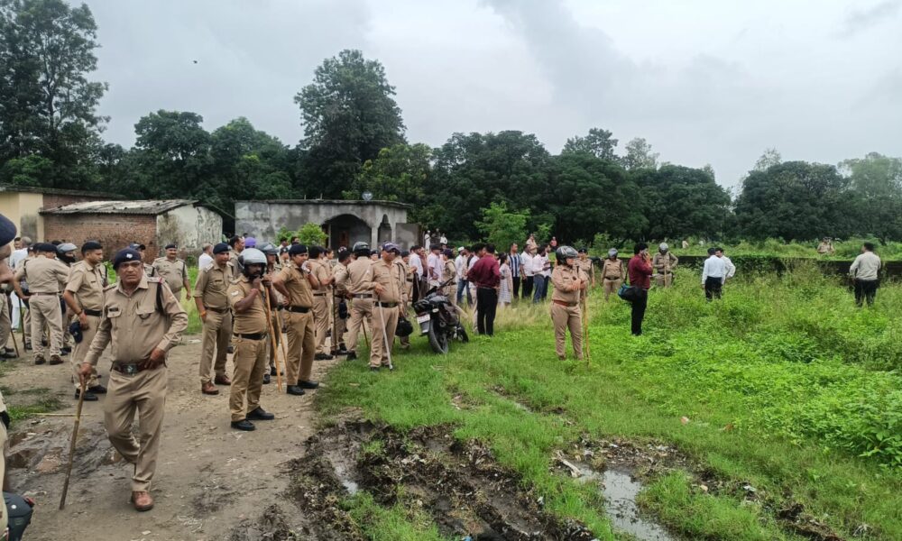 देहरादून में सरकारी जमीन पर अतिक्रमण के खिलाफ बड़ी कार्रवाई, आधा दर्जन से ज्यादा मकान ध्वस्त