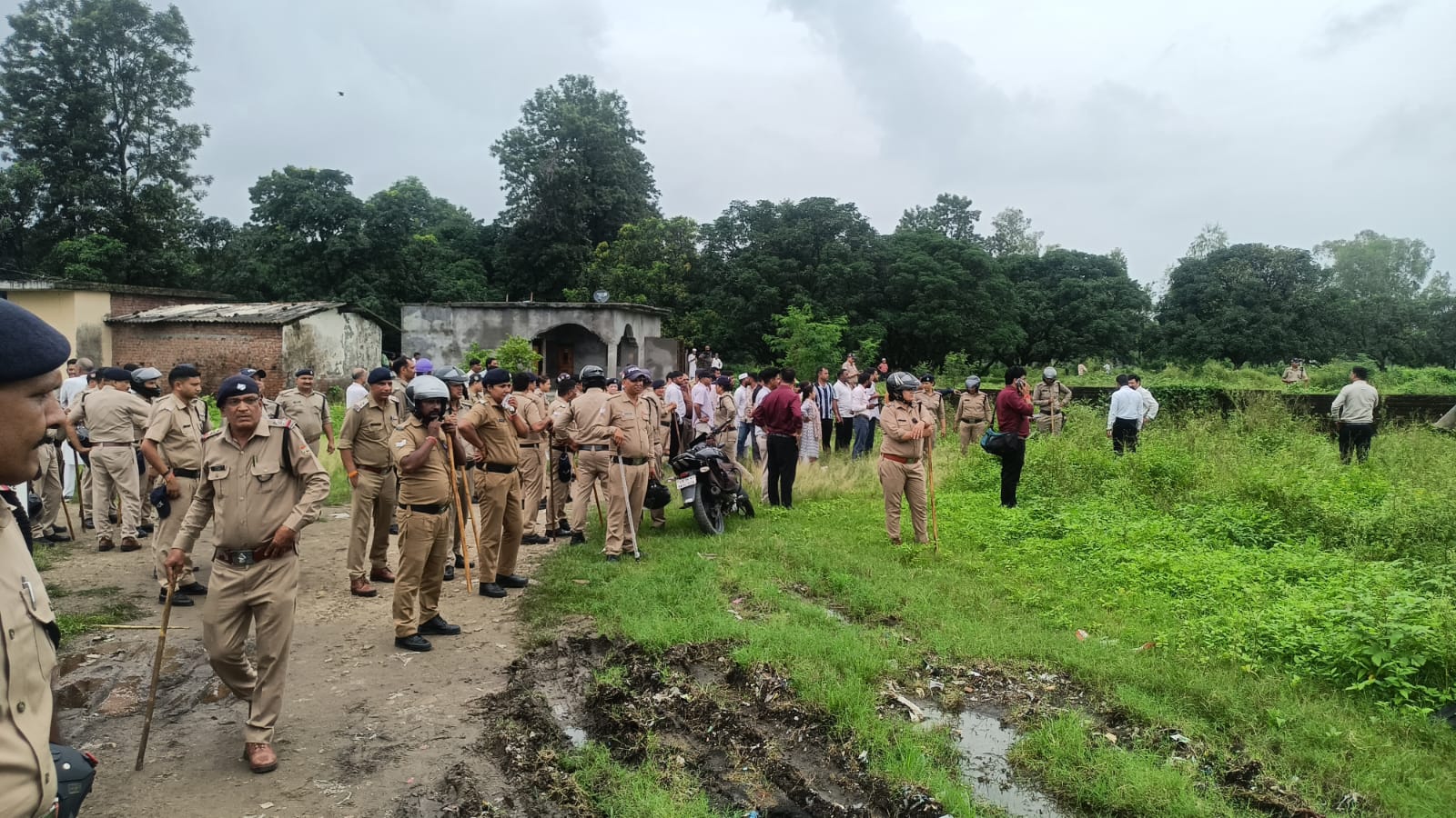 देहरादून में सरकारी जमीन पर अतिक्रमण के खिलाफ बड़ी कार्रवाई, आधा दर्जन से ज्यादा मकान ध्वस्त
