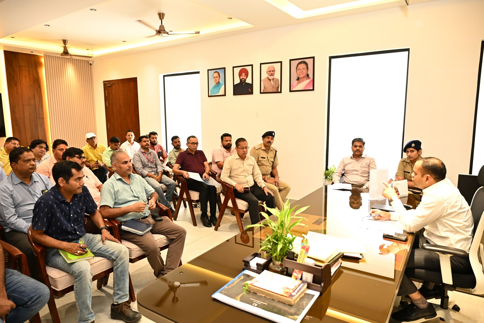 कुंभ से पहले हरिद्वार होगा तारों के जंजाल से मुक्त, तैयारियां जोरों पर