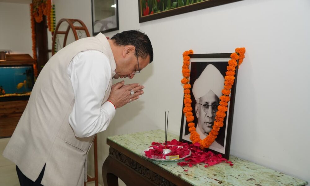 शिक्षक दिवस पर सीएम धामी का बड़ा संदेश, शिक्षकों को बताया राष्ट्र निर्माण का असली शिल्पकार