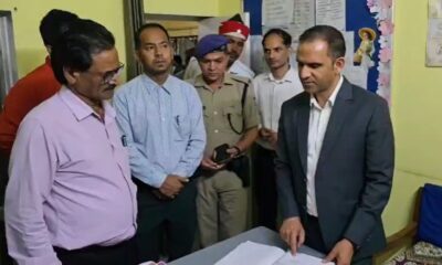 जिला अस्पताल में डीएम का औचक निरीक्षण, लापरवाही पर कड़ी फटकार