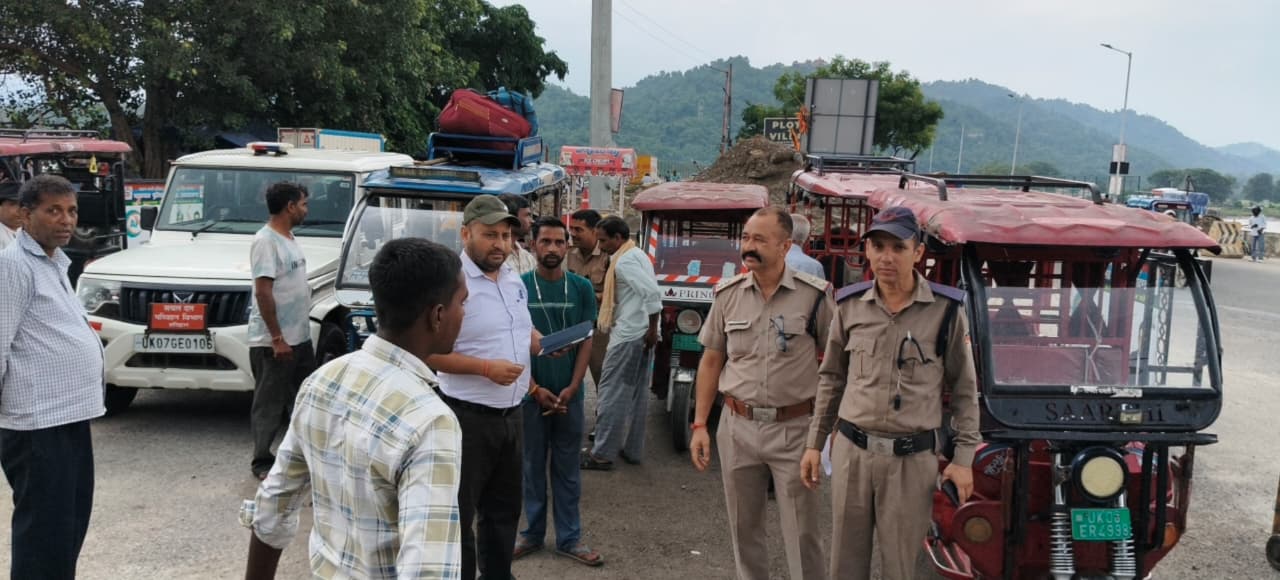 परिवहन विभाग की सख्ती, हरिद्वार में 21 ई-रिक्शा सीज, 179 के चालान