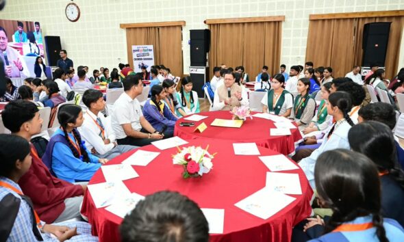 ‘युवा विद्यार्थी मंथन’ में CM धामी का ऐलान, छात्रों को मिलेगा टैब