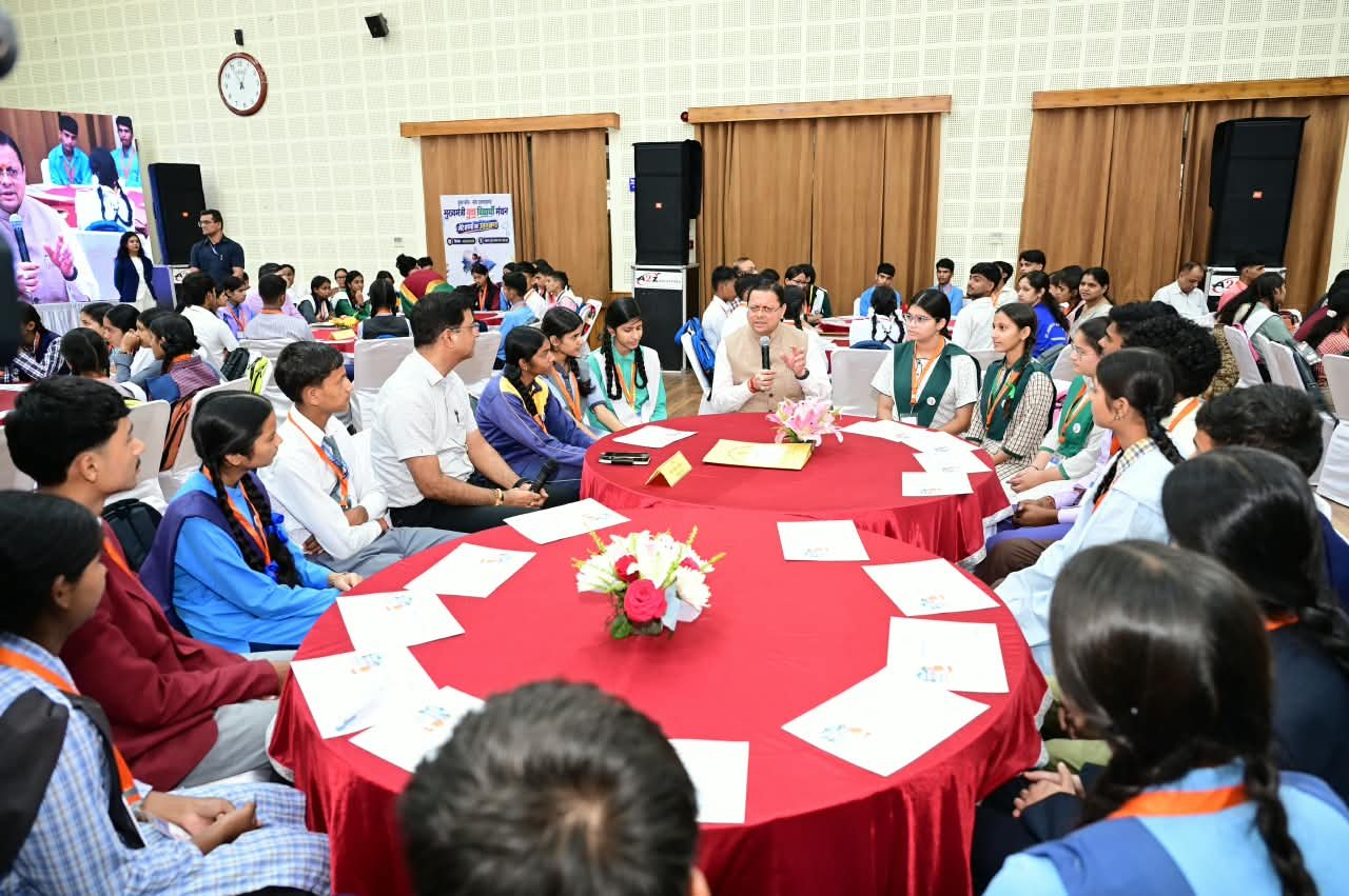 ‘युवा विद्यार्थी मंथन’ में CM धामी का ऐलान, छात्रों को मिलेगा टैब