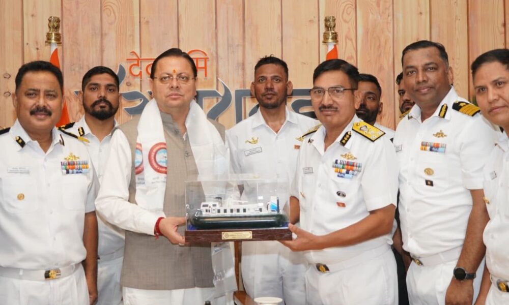 7,045 मीटर ऊंची चोटी फतह कर लौटे भारतीय तटरक्षक बल के जवान, CM धामी ने थपथपाई पीठ