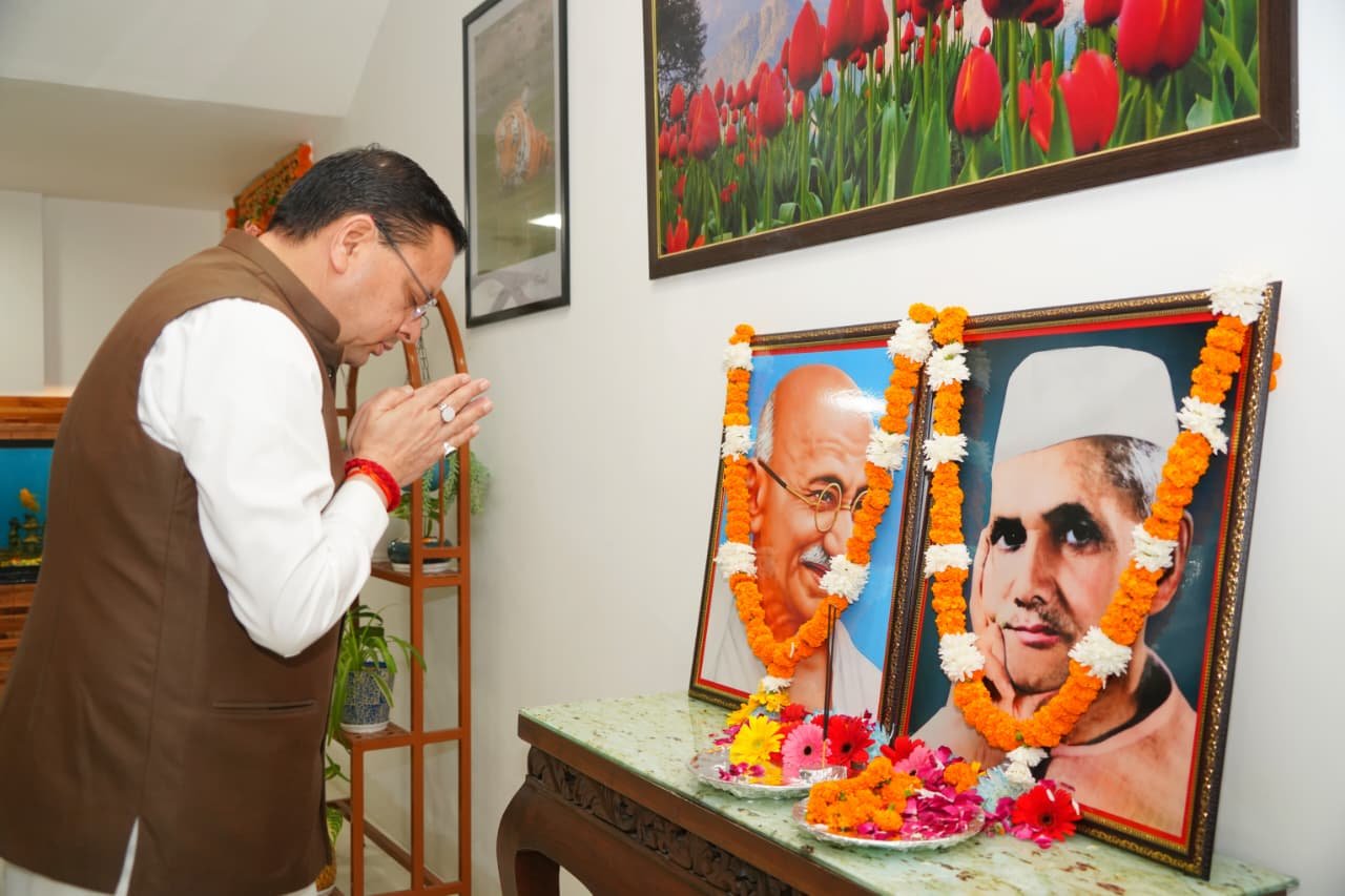 महात्मा गांधी और लाल बहादुर शास्त्री की जयंती पर मुख्यमंत्री ने किया भावपूर्ण स्मरण