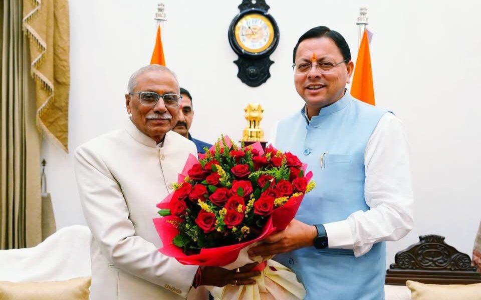 राज्यपाल बनने के बाद सीएम धामी से मिले डॉ. ढाल सिंह बिसेन, मुख्यमंत्री ने किया स्वागत