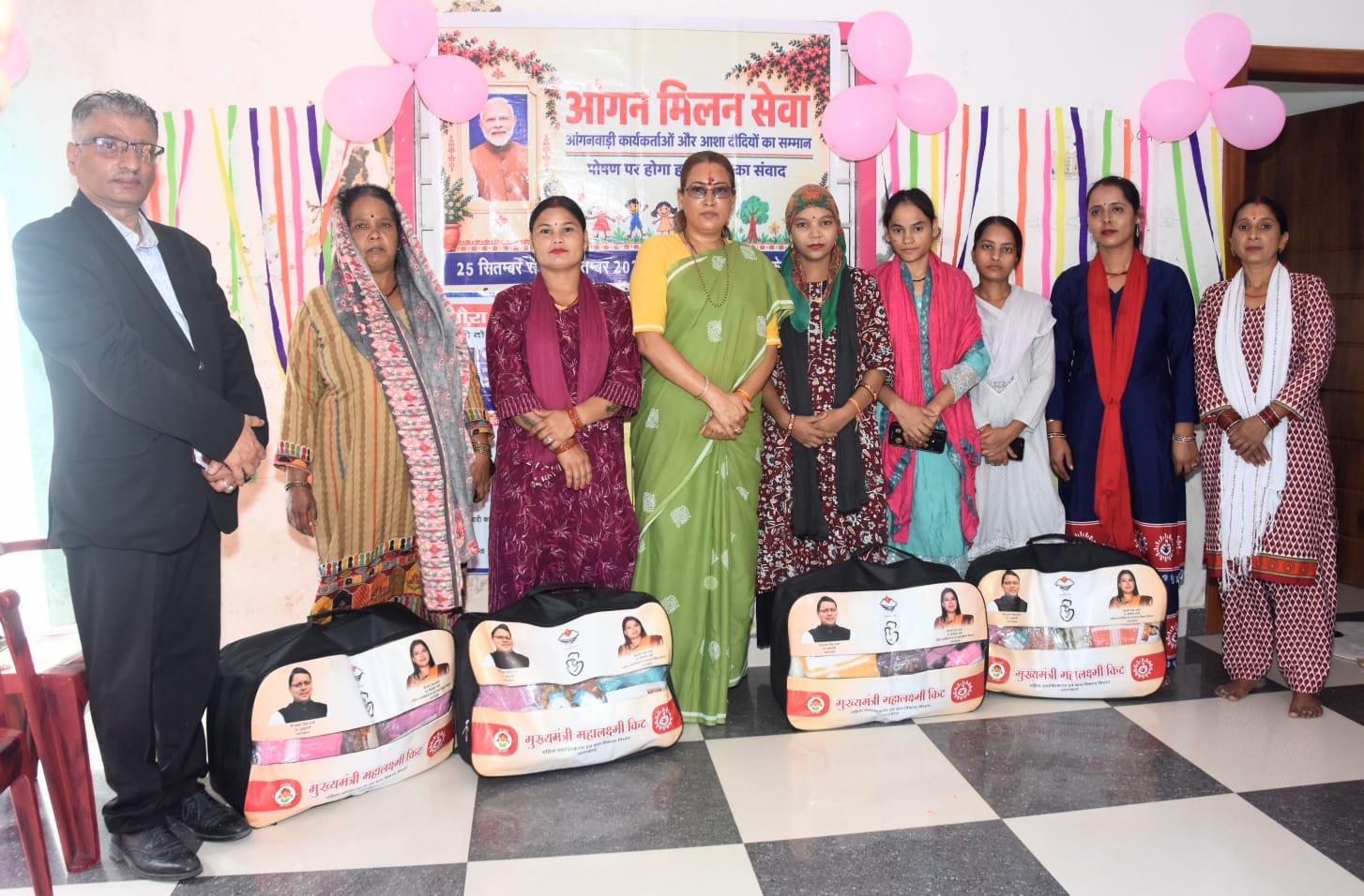 नरेन्द्रनगर के ओणी गांव में हुआ ‘आंगन का मिलन’ कार्यक्रम, मंत्री रेखा आर्या ने दी योजनाओं की जानकारी