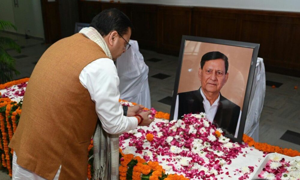 गैरसैंण में CM धामी ने पूर्व मंत्री हीरा सिंह बिष्ट को दी श्रद्धांजलि, जनसेवा में योगदान को किया याद