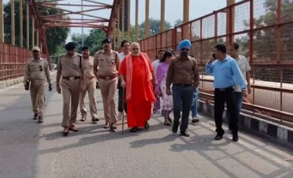 कुंभ-2027 की पेशवाई पर प्रशासन अलर्ट, निरंजनी अखाड़े के रूट का निरीक्षण