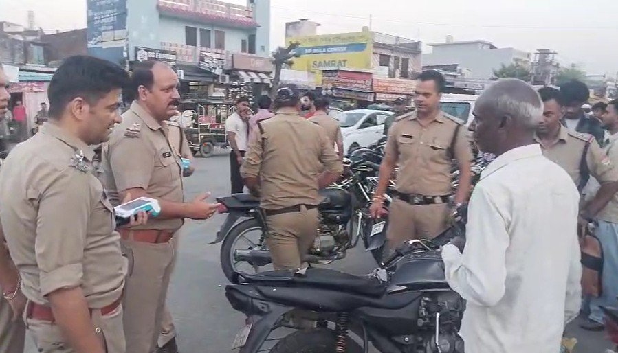 लक्सर पुलिस ने चेकिंग के दौरान की 7 बाइक सीज, एक दर्जन से ज्यादा के किए चालान