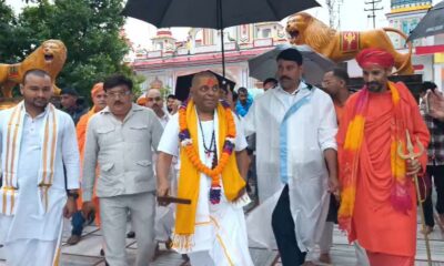 हरिद्वार में करौली शंकर महाराज की दंडवत यात्रा, 2027 कुंभ को दिव्य-भव्य बनाने का संकल्प