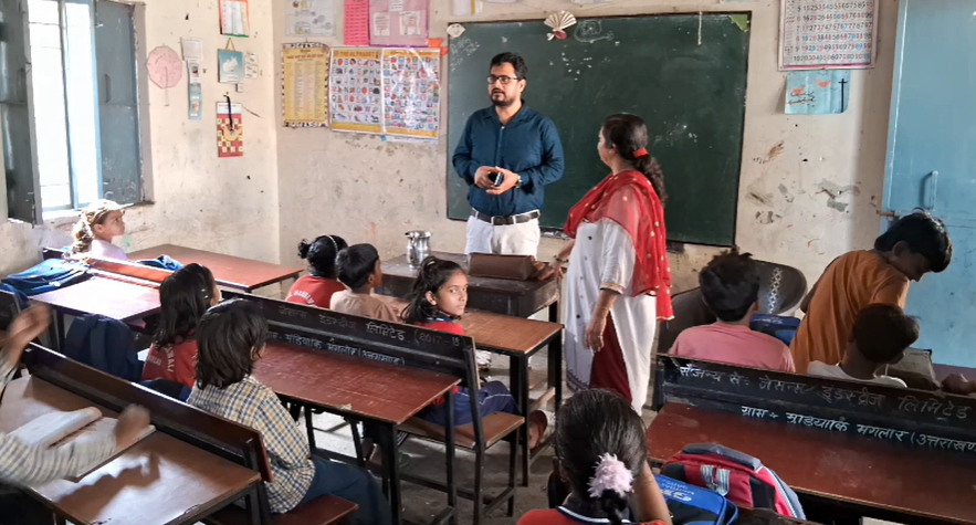 मंडावली स्कूल की व्यवस्थाओं पर सवाल, शिकायत के बाद शिक्षा विभाग का निरीक्षण